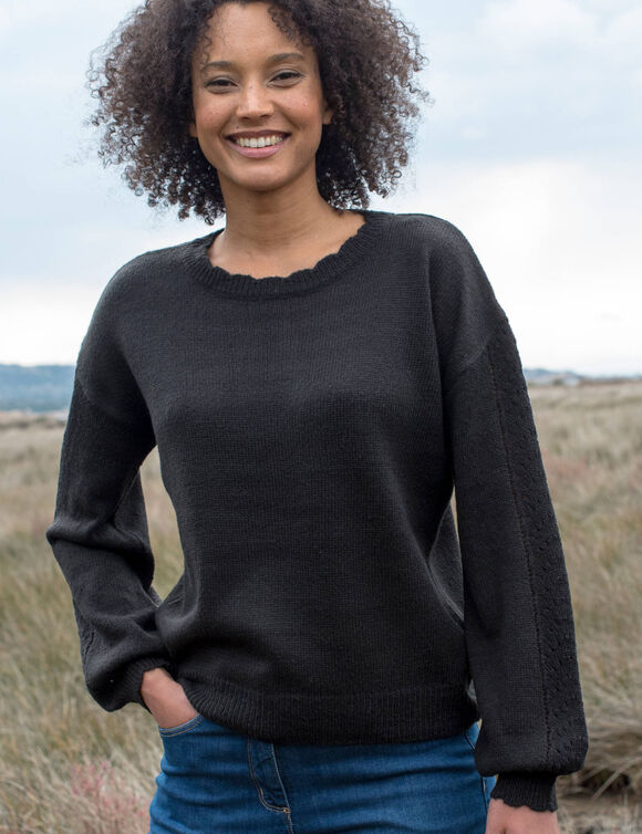 Pull col rond finitions écailles (noir) Pull col rond finitions écailles (noir)